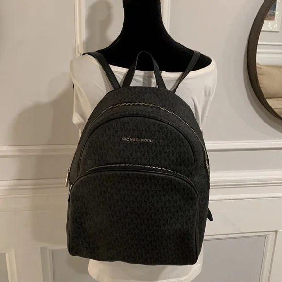 Michael Kors Large Jet Set Signature Logo Travel Backpack EUC - Picture 9 of 17